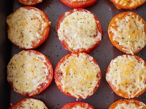 Parmesanilla paahdetut tomaatit
